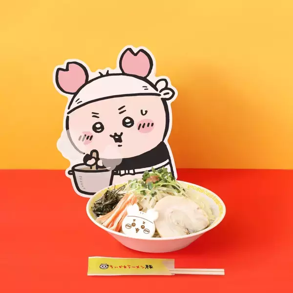 「「ちいかわラーメン 豚」新作メニュー“油そば”が期間限定で登場！古本屋ノベルティステッカー＆油そば皿も新発売」の画像