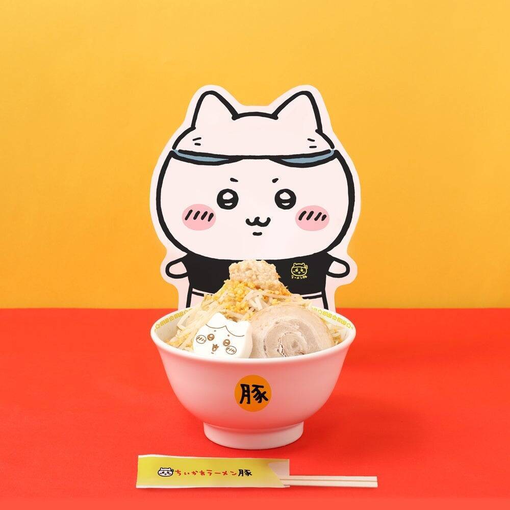 「ちいかわラーメン 豚」新作メニュー“油そば”が期間限定で登場！古本屋ノベルティステッカー＆油そば皿も新発売