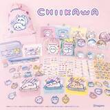 「ダイソーに「ちいかわ」限定グッズが新登場！巾着・缶バッジ・ステッカーなど豊富なラインナップ」の画像2