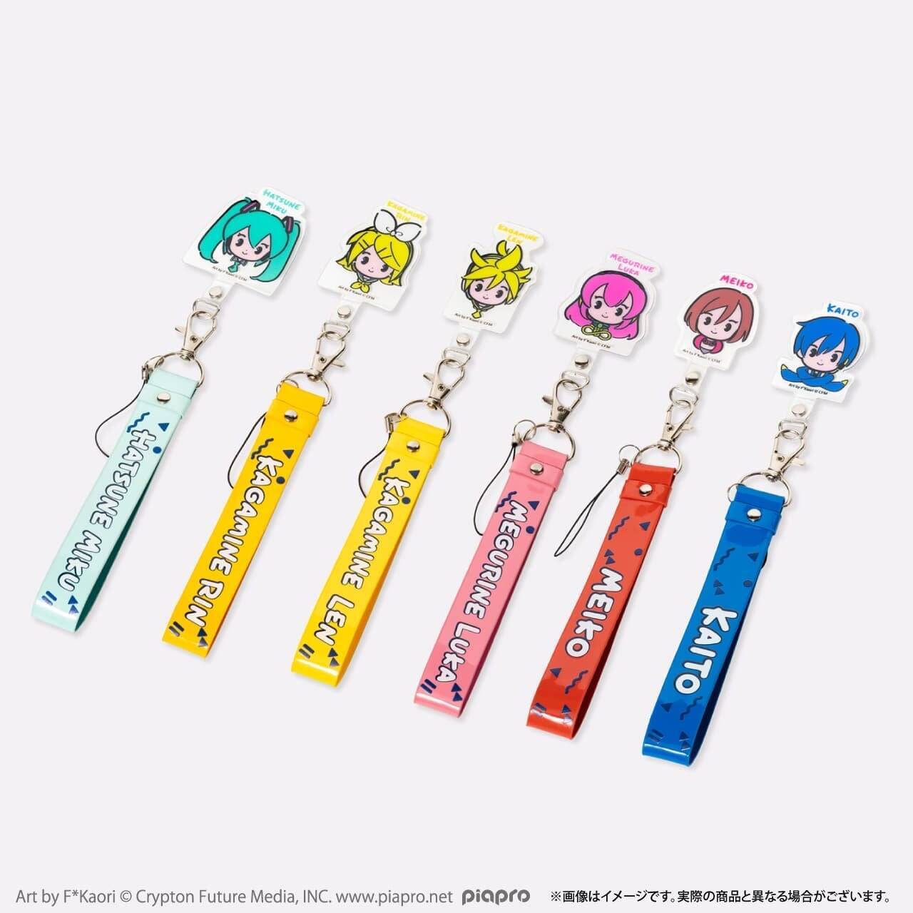 「ピアプロキャラクターズ×OZaKKa」推し活グッズがニコニコ超会議2026に登場！エナメルポーチ・痛バッグなど新作がずらり