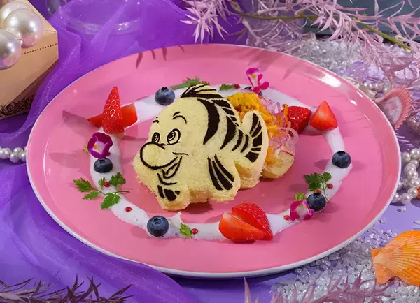 「『リトル・マーメイド』カフェが東京・大阪・名古屋に登場！キャラや名シーンの映えメニュー展開」の画像