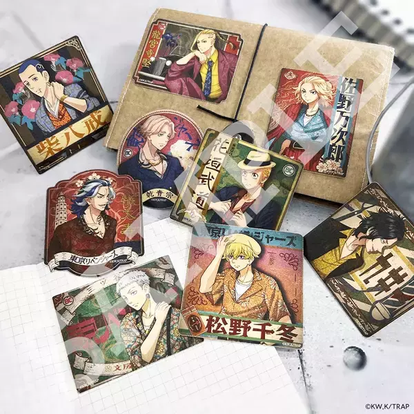 「「東リベ×文房具カフェ」6月1日よりコラボ開催！レトロファッションの描き下ろしに「良すぎる」」の画像