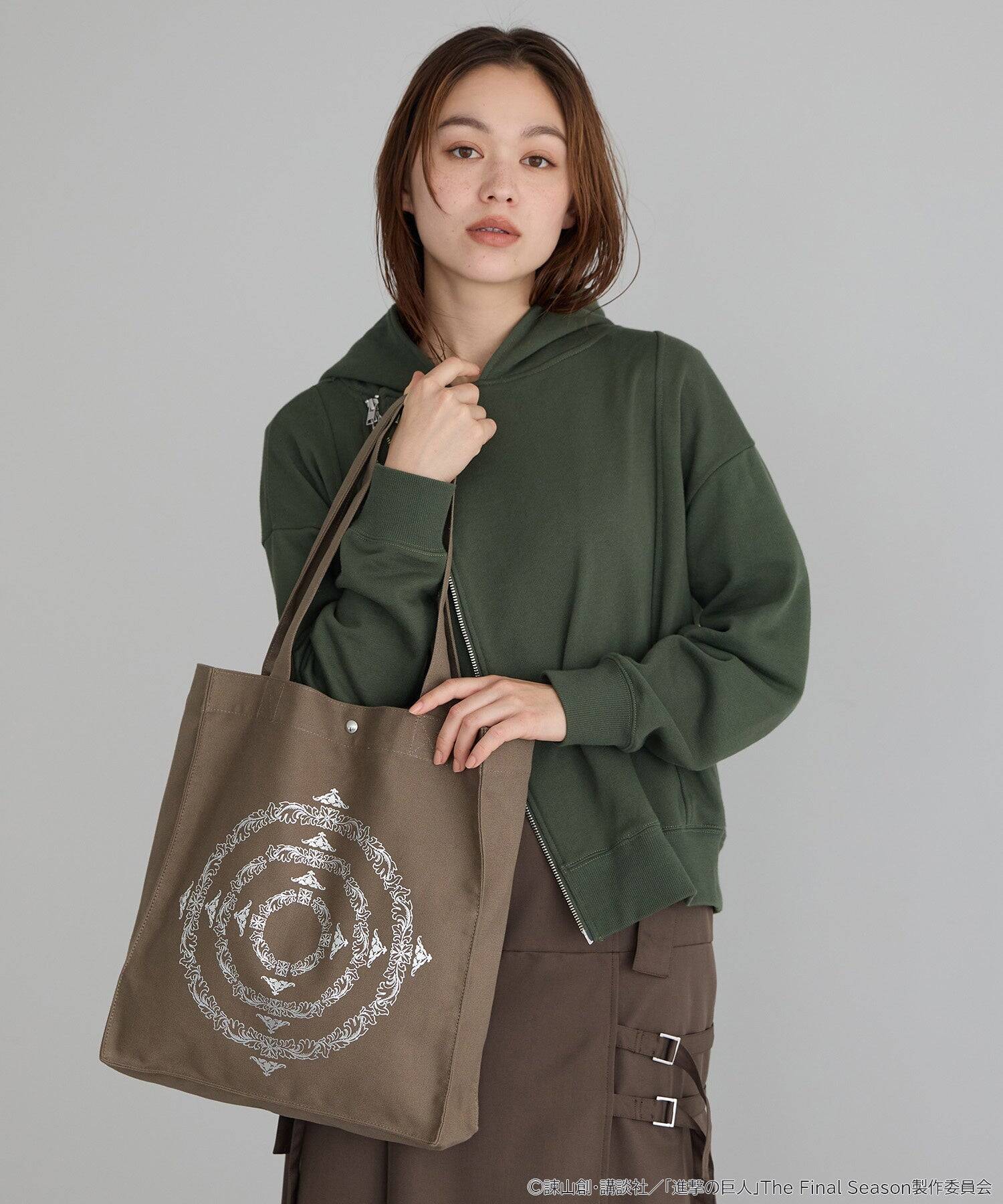 「『進撃の巨人』×earth music&ecology Japan Label」コラボが6月5日予約開始！調査兵団マント風パーカーなど全15型