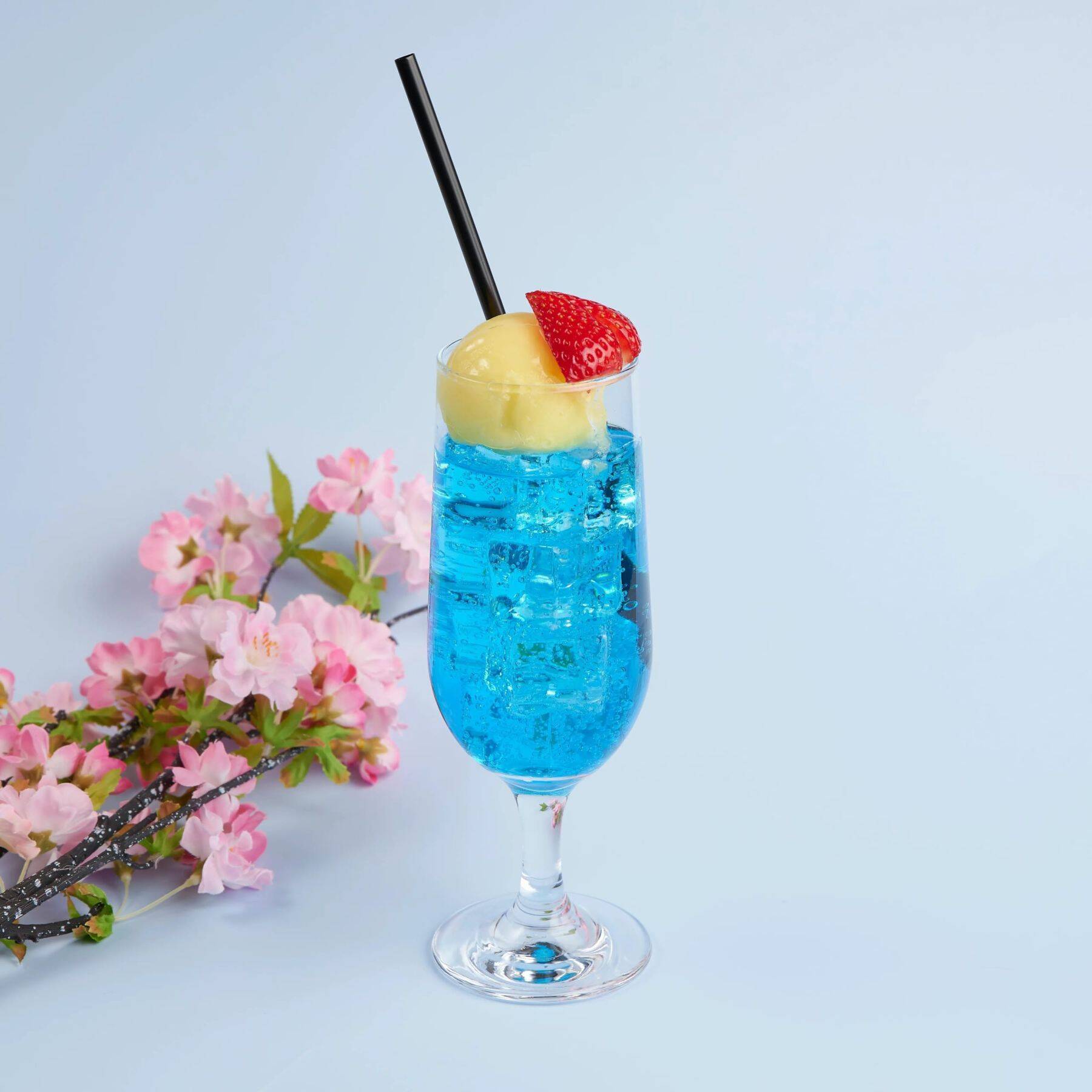 『薬屋のひとりごと』× and GALLERYコラボカフェが4月4日より全国4都市で開催決定！猫猫と壬氏が花に囲まれた美しいビジュアル公開