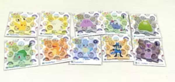 「「ぽこ あ ポケモン×ファミリーマート」コラボが4月28日スタート！メタモン＆ピカチュウのフラッペ販売、ノベルティグッズを配布」の画像