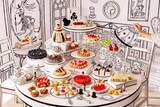 「『不思議の国のアリス』スイーツビュッフェがヒルトン東京で開催！モノクロ2次元風デコと鮮やかなスイーツの没入感」の画像2