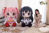 「まどか＆ほむらが高さ約100cmに!!! 『まどマギ』超特大ぬいぐるみが8月28日予約開始」の画像1