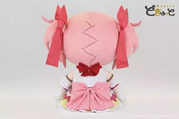 「まどか＆ほむらが高さ約100cmに!!! 『まどマギ』超特大ぬいぐるみが8月28日予約開始」の画像