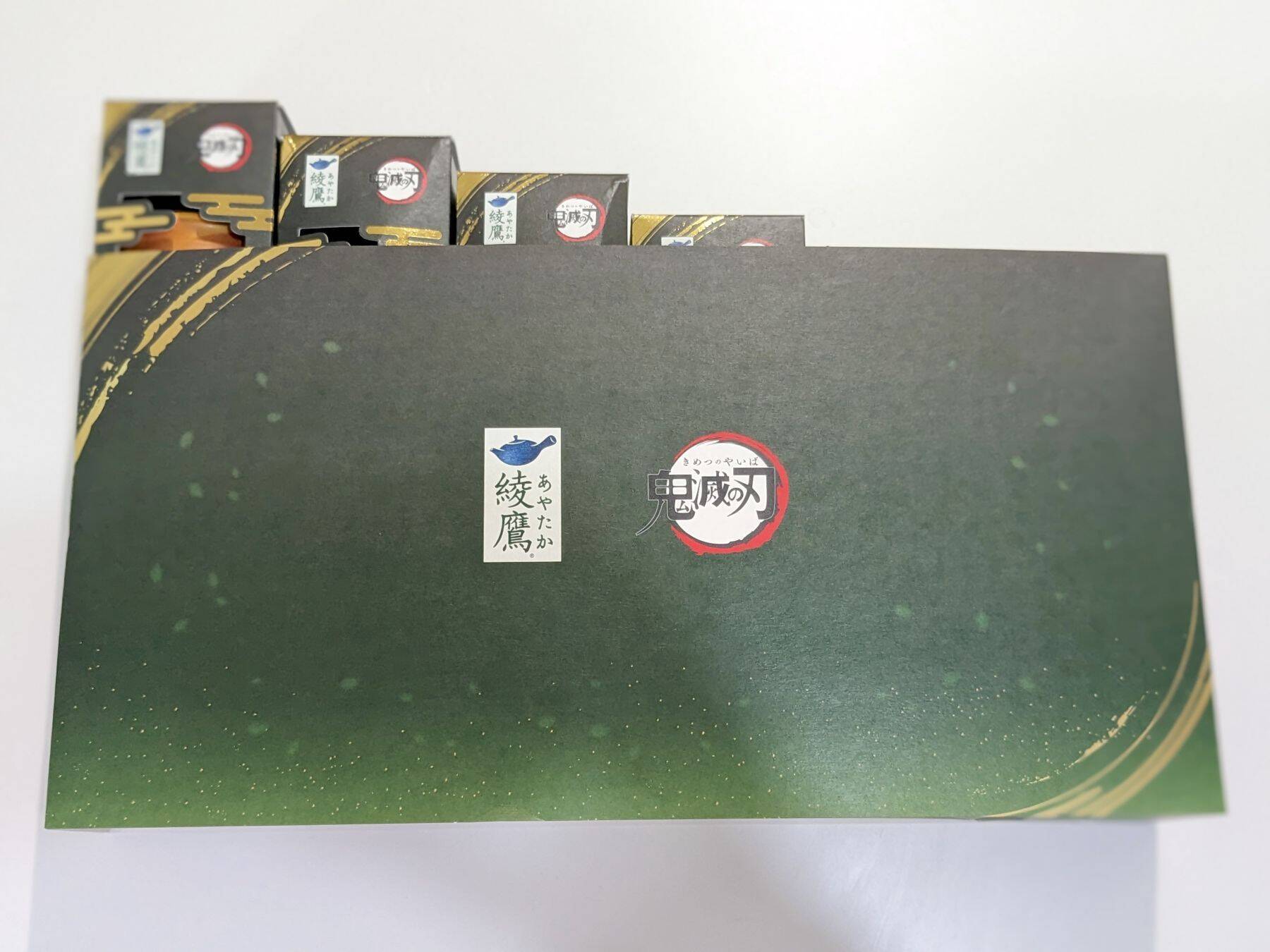 「鬼滅の刃×綾鷹」豪華装丁限定BOXの高級感がガチ！特別感のある箱入り綾鷹付き「特製デザインBOX」実物レビュー