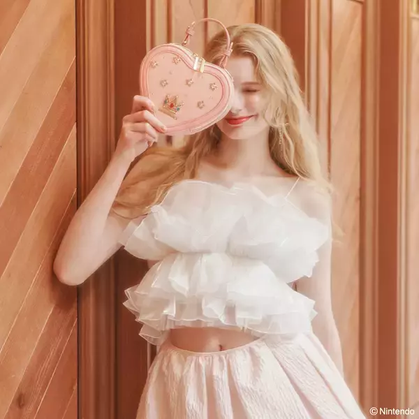 「「ピーチ姫×サマンサタバサ」コラボアイテムは26種！豪華絢爛なピンク尽くしで「お姫様になれちゃう…」」の画像