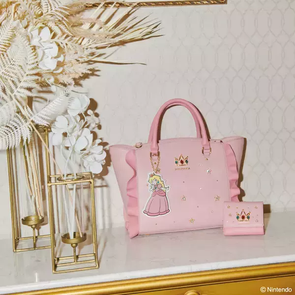 「「ピーチ姫×サマンサタバサ」コラボアイテムは26種！豪華絢爛なピンク尽くしで「お姫様になれちゃう…」」の画像