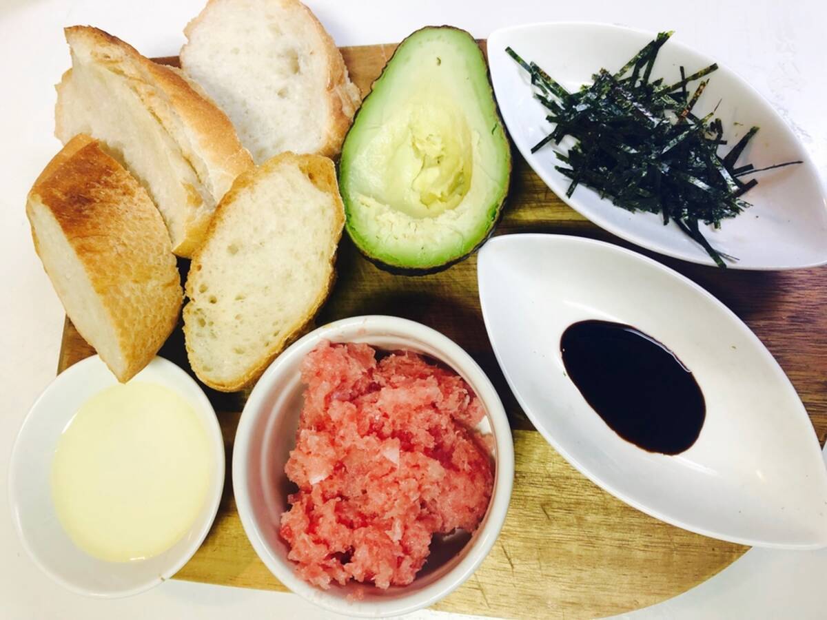 レシピ 洋風おつまみを和風にアレンジ マグロとアボカドのブルスケッタ 19年2月22日 エキサイトニュース