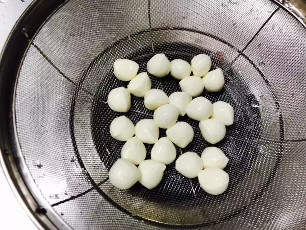 「【レシピ】和えるだけで最高の酒のアテが完成！「モッツァレラチーズのわさび和え」」の画像