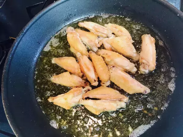 「【レシピ】気分はまるでメキシカンレストラン！「スパイシー鶏スペアリブ」」の画像