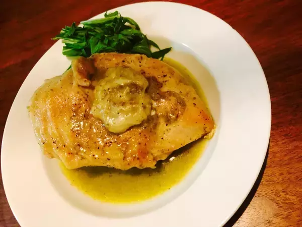 「【レシピ】糖質制限ダイエッターにもオススメ「バジルモッツァレラチキン」」の画像