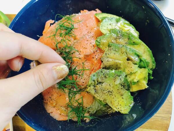 レシピ 散らしたディルがポイント サーモンとアボカドのおしゃれそうめん 19年5月日 エキサイトニュース