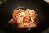 「【レシピ】シンプルに焼いてシンプルに旨い！「豚のにんにく焼き」」の画像5