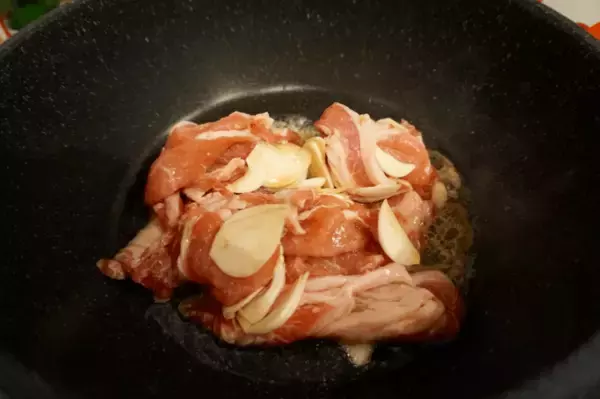 「【レシピ】シンプルに焼いてシンプルに旨い！「豚のにんにく焼き」」の画像