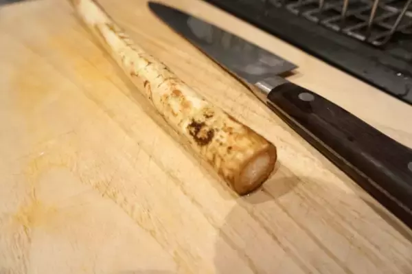 「【レシピ】卵黄をとろり絡めてネットリ美味しい「鶏ごぼうつくね」」の画像