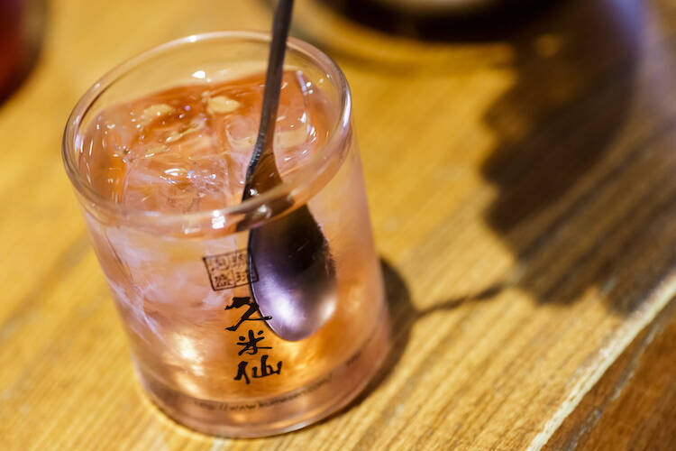 東京を代表する沖縄居酒屋！「抱瓶」で美味しい泡盛アレンジのレシピを聞いてきた