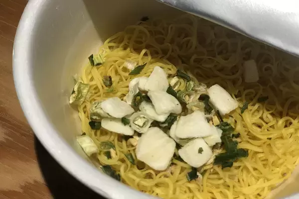 「【レビュー】B-1グランプリの王者がカップラーメンに！「勝浦タンタンメン」を食べてみた」の画像