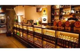 オールドボトルが楽しめる立ち飲みBar「​お酒の美術館 船橋塚田店」開店！