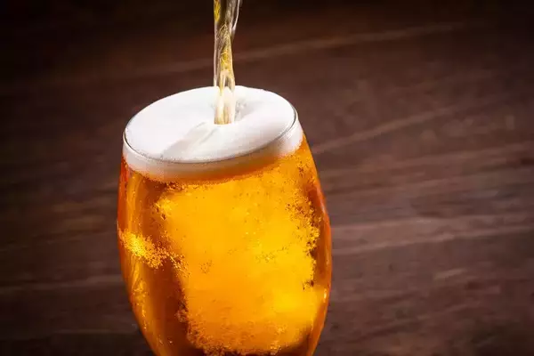 「本格的な白ビールテイストなのに安い！人気沸騰「ホワイトベルグ」の魅力を徹底解説」の画像