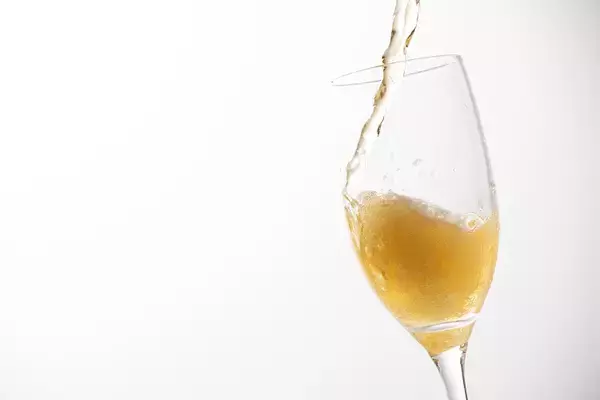 「本格的な白ビールテイストなのに安い！人気沸騰「ホワイトベルグ」の魅力を徹底解説」の画像