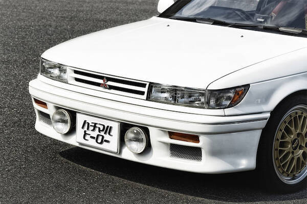 あの頃の三菱を象徴する逆スラントノーズのフロントマスク 初のdohcターボ搭載ハイパーメカの超能力マシン 19年式 三菱 ミラージュ サイボーグ Dohc 16v T Vol 1 カッ飛びホットハッチ 21年4月19日 エキサイトニュース