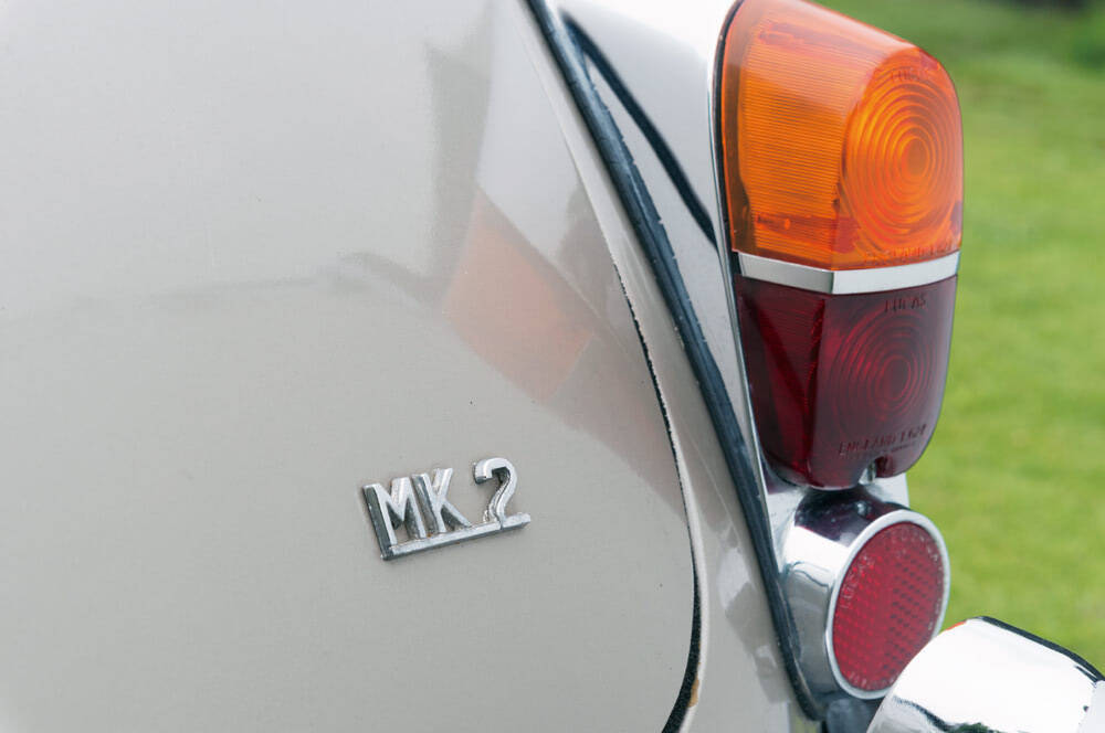 こっちがオリジナル 光岡ビュートのモチーフとなったクラシックカー 小さな高級 高性能サルーンの名作 ジャガー マーク2 1 2019年12月31日 エキサイトニュース