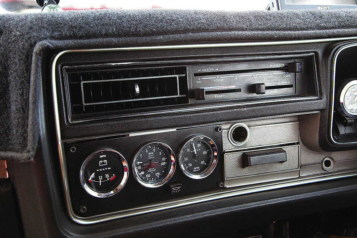 毎日乗ってます エアコン付きプロカメラマンの機材車 快適旧車カスタム セドリックバン Vol 1 年4月12日 エキサイトニュース