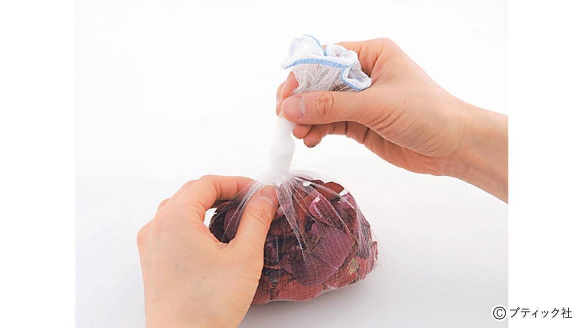 「バラの花びらで染める」やり方を解説