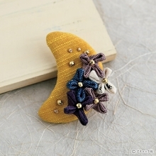 「三日月と小花のブローチ」の作り方