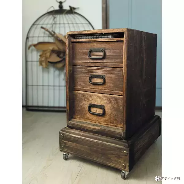 「家具のリメイク！古い家具を自分好みにリメイクしよう」の画像