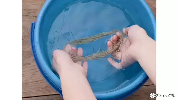 「後媒染（あとばいせん）“ローズマリー”で刺しゅう糸を染める方法」の画像