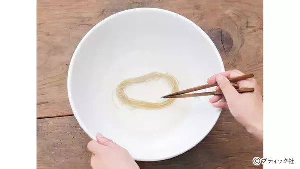 「後媒染（あとばいせん）“ローズマリー”で刺しゅう糸を染める方法」の画像