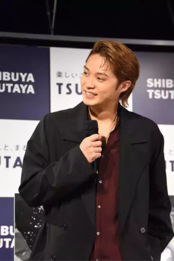 「磯村勇斗の写真集「PASSAGE」をレスリー・キーが大絶賛「久しぶりにすごい俳優さんに出会った」「パンク、ロック、美少年もできる」」の画像