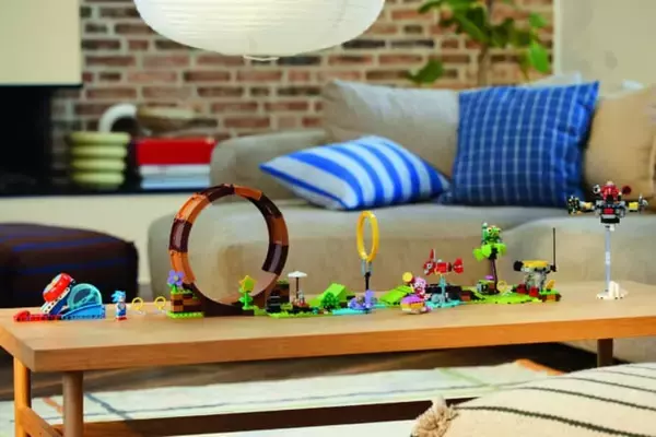 『ソニック』の一回転ループにも挑戦できるレゴとのコラボ商品4種が国内でも8月1日に発売決定。キャラクター入りの球を打ち出すコースの走破やオリジナルコースの製作を楽しめる