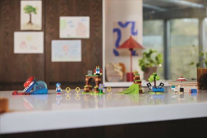 『ソニック』の一回転ループにも挑戦できるレゴとのコラボ商品4種が国内でも8月1日に発売決定。キャラクター入りの球を打ち出すコースの走破やオリジナルコースの製作を楽しめる