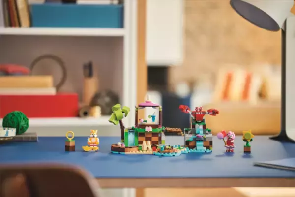 「『ソニック』の一回転ループにも挑戦できるレゴとのコラボ商品4種が国内でも8月1日に発売決定。キャラクター入りの球を打ち出すコースの走破やオリジナルコースの製作を楽しめる」の画像