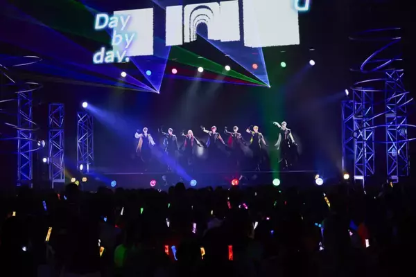 「『VS AMBIVALENZ』出身アイドル「XlamV」初の3DCGライブが終演！KT Zepp Yokohamaが満員、仲間たちと競い合った先に掴んだファーストライブ」の画像