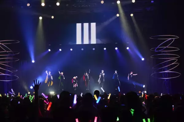 「『VS AMBIVALENZ』出身アイドル「XlamV」初の3DCGライブが終演！KT Zepp Yokohamaが満員、仲間たちと競い合った先に掴んだファーストライブ」の画像