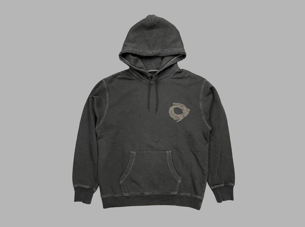 EDWINと三国ソウルライク『Wo Long:Fallen Dynasty』がコラボ。袴型のジーンズなどをラインナップ、特典でゲーム内アイテムと「食鉄獣」のぬいぐるみもついてくる