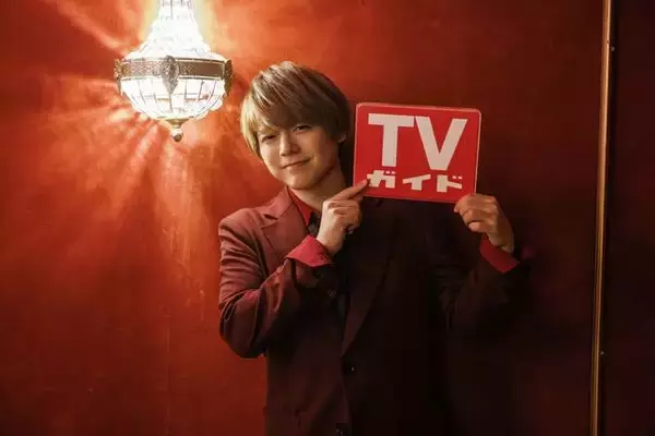 内田雄馬がクリスマスらしいゴシック調のグラビアを披露！「TVガイドクリスマス特大号」アニメイト通販購入特典のブロマイドは全4種類