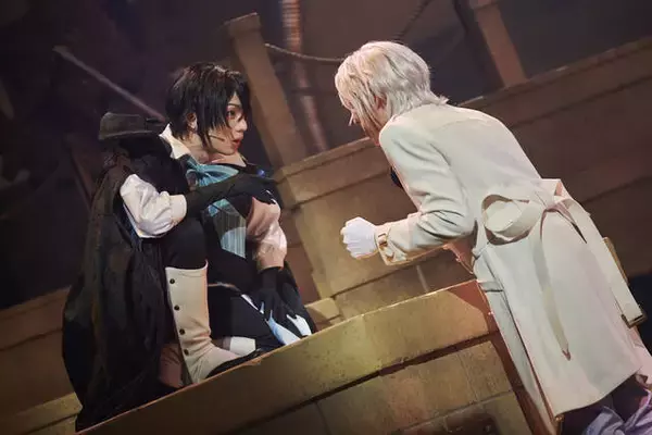 「植田圭輔、高本学が涙の熱演！舞台『ヴァニタスの手記』舞台写真が公開！」の画像