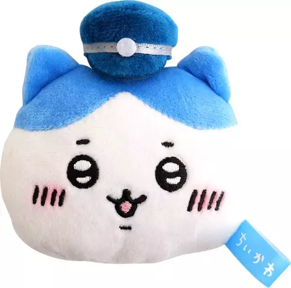 「郵便局と『ちいかわ』のコラボグッズが11月1日より発売！郵便屋さんの帽子を被ったぬいぐるみメジャーや、描き下ろし年賀はがきなどがラインナップ」の画像