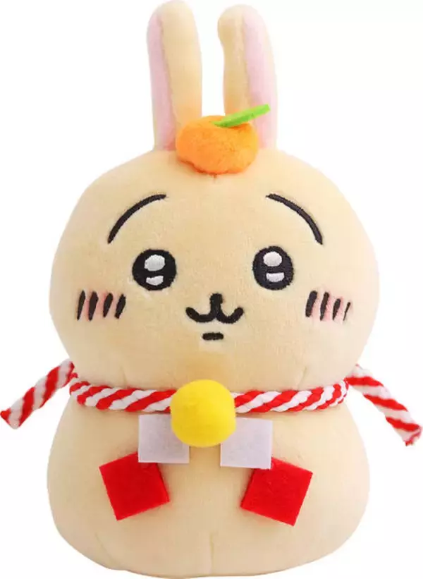 「郵便局と『ちいかわ』のコラボグッズが11月1日より発売！郵便屋さんの帽子を被ったぬいぐるみメジャーや、描き下ろし年賀はがきなどがラインナップ」の画像