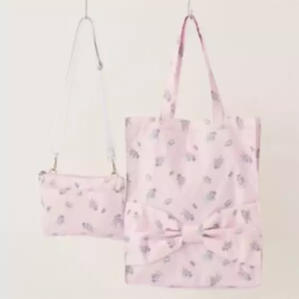 「「メゾ ピアノ」の推し活トートなど大人向けアイテムが6月17日より発売。前髪クリップやTシャツなどベリエちゃんモチーフのグッズが懐かしかわいい」の画像