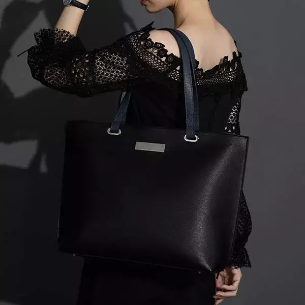 「『来世は他人がいい』深山霧島と鳥葦翔真の腕時計＆バッグが発売。購入ごとに描き下ろしアクスタをプレゼント」の画像