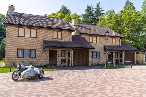 「「ワーナー ブラザース スタジオツアー東京」オープニング前夜祭にマルフォイ役のトム・フェルトンら『ハリー・ポッター』俳優が登場。宮野真守ら日本の著名人ファンも集い「ルーモス」で祝福」の画像